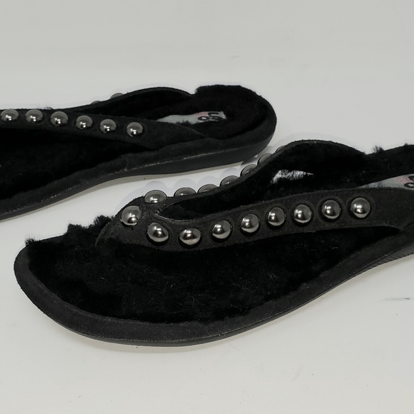 Rare studded Genuine black Sheepskin Shearling toe thong sandals size 9 - Picture 2 of 9
